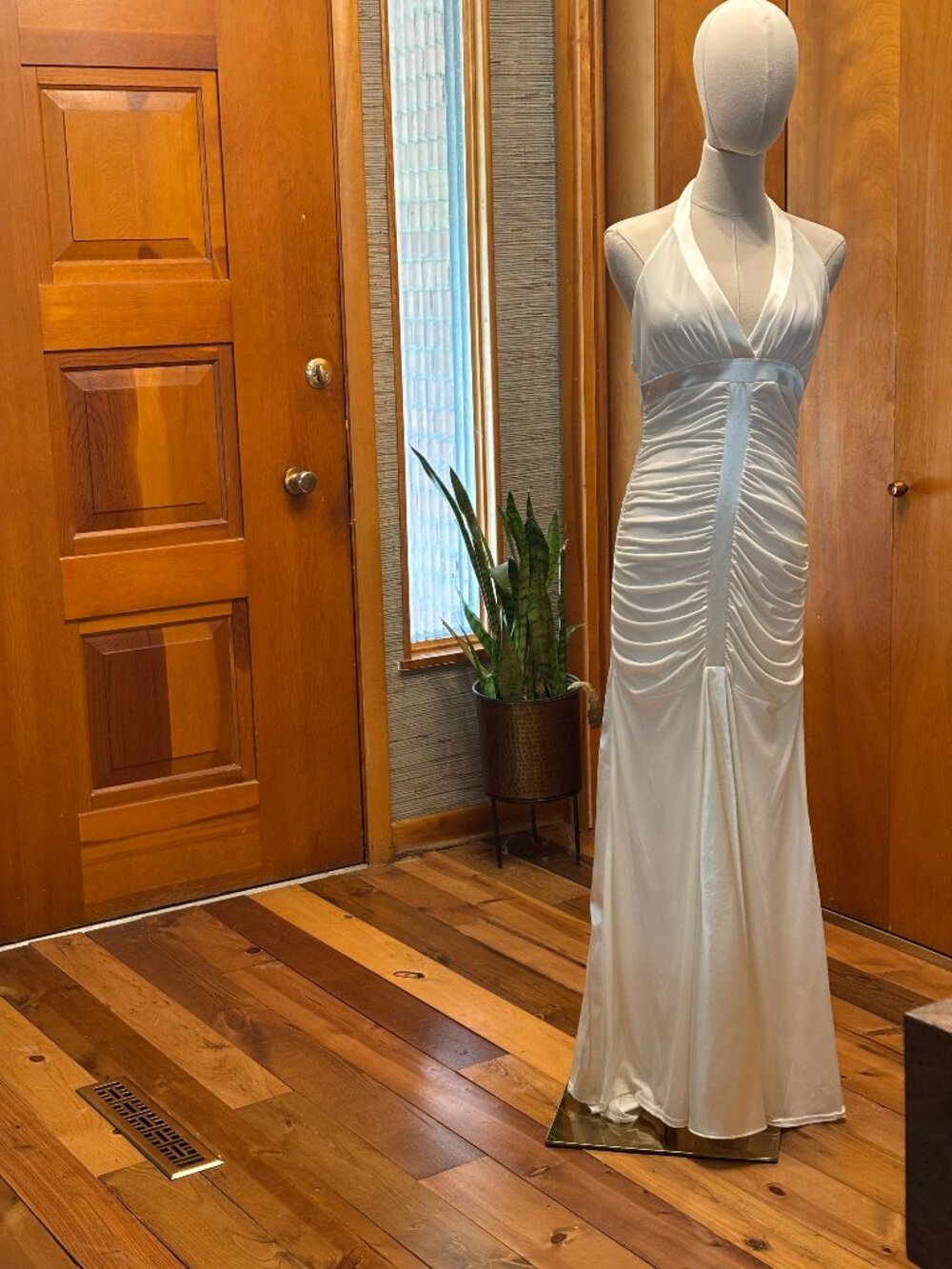Jessica McClintock White Evening Gown w/Ruching